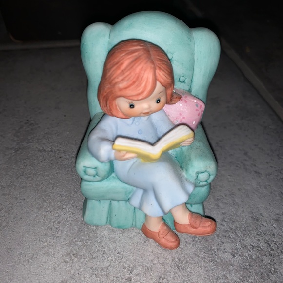 A good book figurine - Picture 1 of 3